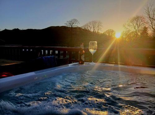Lodge by the Lake - Lake District - Hot Tub