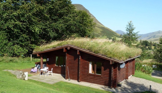 Log Cabin with Hot Tub | Sleeps 4 | In the Cairngorm National Park | Accepts Dogs in Spittal of Glenshee