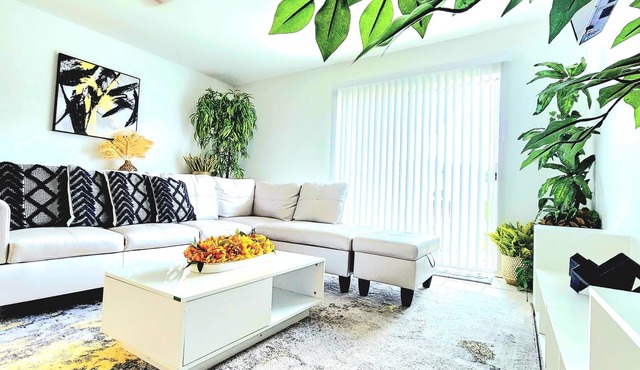 Lovely 2Bed 2Bath Home near Downtown, Fort Myers in Cape Coral