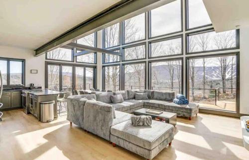 Lux Windham Getaway - Views & Indoor Heated Pool in Windham