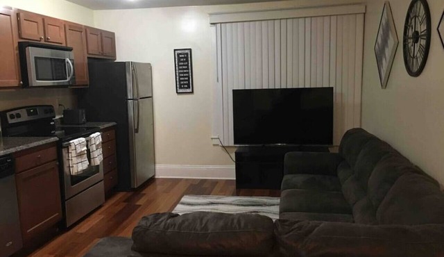 luxery lounge with free parking in Schenectady