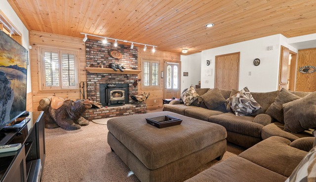 Luxurious Hyes in the Woods in Big Bear City