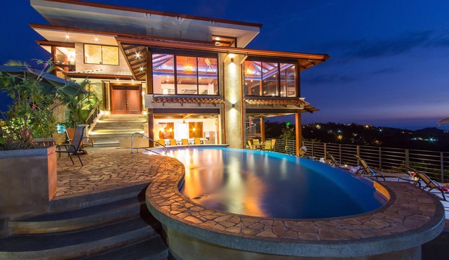 Luxurious, Private Chef, Mesmerizing views, lots of WILDLIFE in Quepos