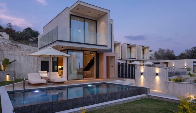 Luxurious Townhouse with private Pool in Paphos in Chlorakas