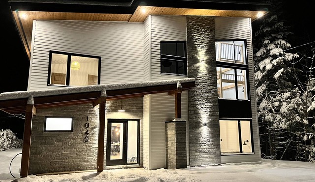 Luxurious waterfront cottage in Lac-Etchemin
