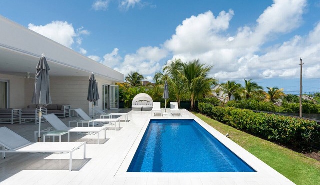 Luxury 4BR Villa | Pool | Beach Club | West Coast
