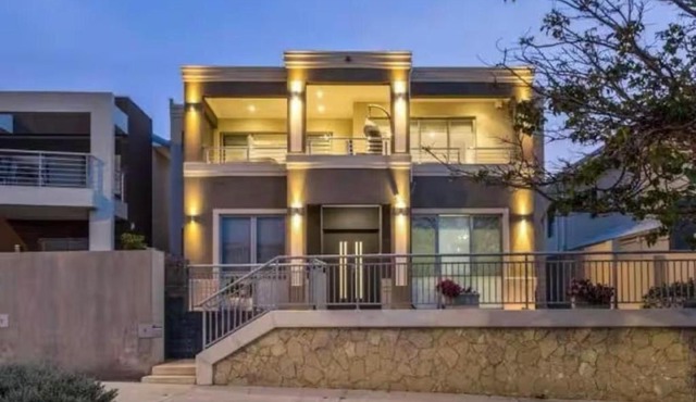 Luxury Beachside Residence in Coogee