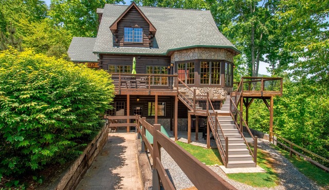 Luxury Cabin, Casino, Ski, Snow Tube, Golf, Hike, Fish, Hot Tub, Fire Pit, Train
