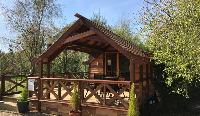 Luxury Cedar Lodge Nr Bath & Bristol in Bishop Sutton