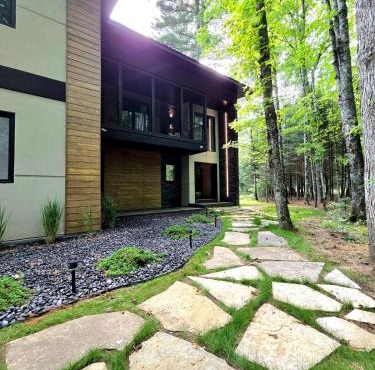 Luxury Lakefront 4 BDR, 10 Beds, 4 Bath in Eagle River