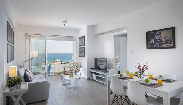 Mackenzie Zoe Seafront Suite in Larnaca