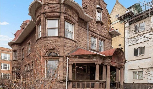 Massive Queen Anne Mansion for your whole family to stay! in Chicago