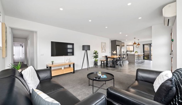 Mawson’s Villa 10min CBD & Airport. in Warrane