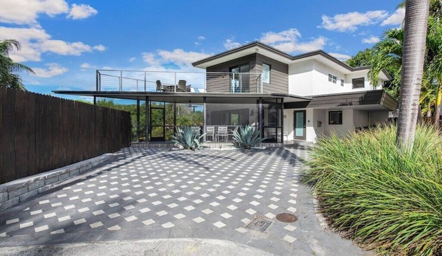 Mid-Centrury Oasis | 1 Block to Ft Lauderdale Beach in Fort Lauderdale