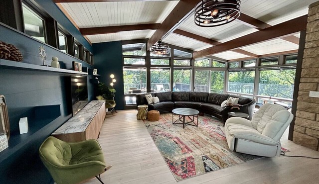 Midcentury Modern Getaway * Quiet Neighborhood