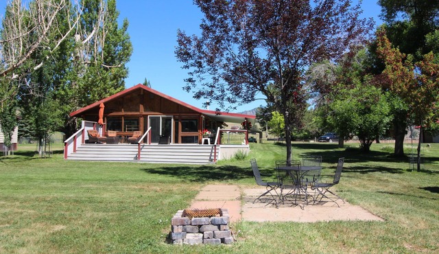 Missouri River Getaway- Riverfront in Cascade