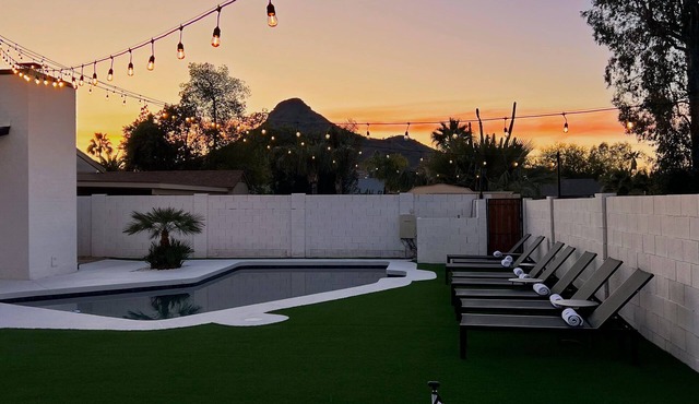 Modern 3 bedroom with heated pool and mountain view in Phoenix
