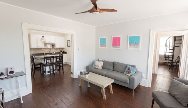 Modern 4BR Harbourfront Century Home in Prince Edward