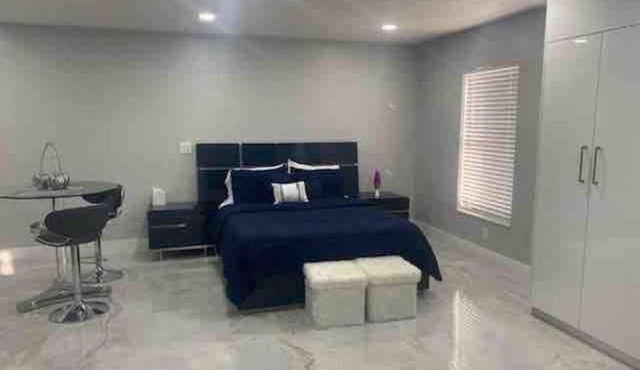 Modern Studio in Orangetree