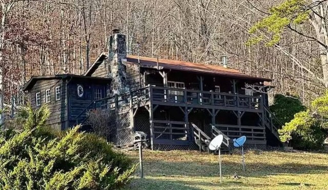Mountain Magic Cabin, Moutan View/Private/3BR/2Bath/Pets Friendly. in Cabins