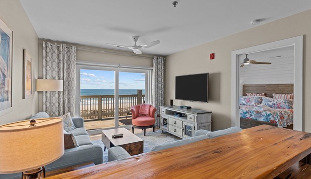 NEW CONSTRUCTION-Pool-Top Floor Luxury Oceanfront Condo-KeylessCheckin-RR Host in Carolina Beach
