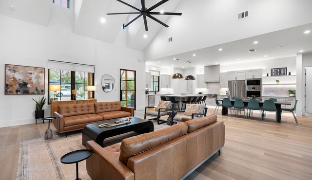 -NEW-Downtown DRIP Pool/Spa/Golf/Pickleball/30Guests in Dripping Springs