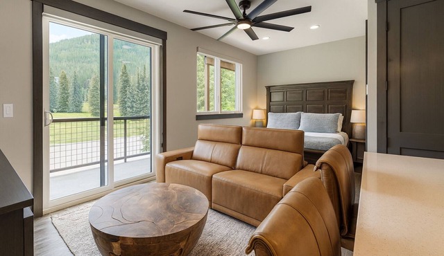 NEW Modern Studio w/Balcony & Resort Pool/Hot Tub in Durango