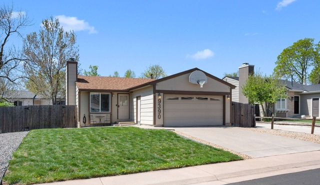 New! Recently Updated- Near Parks & Rec Center, Fenced Yard- 30 Day Rental in Littleton
