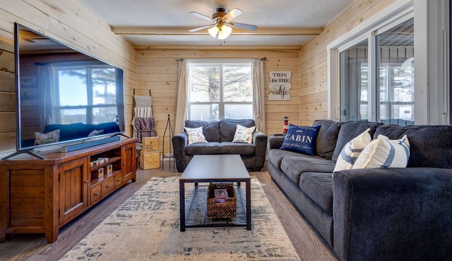 Nurse's Oasis: 3-BR, Pet Friendly, Hot Tub, Snow Removal, Starlink in Alberton