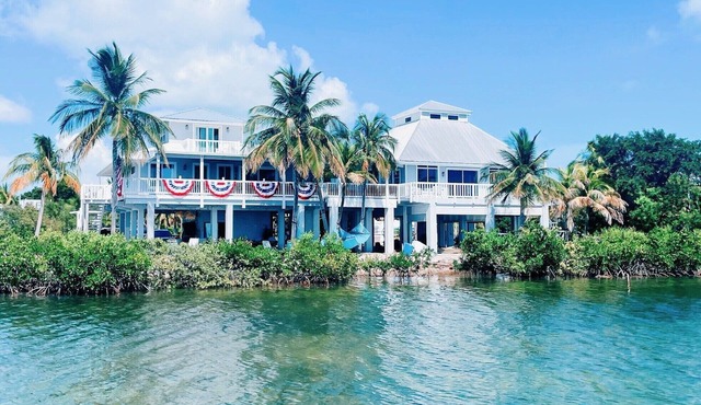 Oceanfront Gated Corner lot Amazing Sunsets. 90” BoatDock & 12 person Swim Spa!