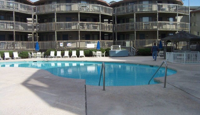 Oceanfront - One Bedroom unit in OBBC1 Resort,Ground floor easy access to beach in Kill Devil Hills