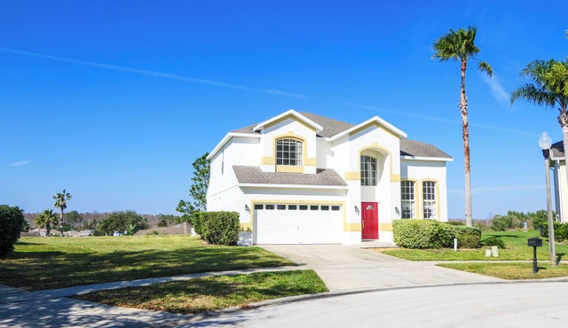 Orlando Executive Villa: 5 Bed Villa overlooking Highlands Reserve with Hot Tub in Davenport