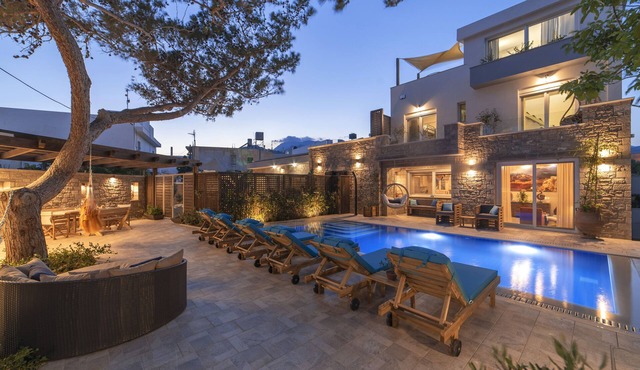 Paradisos villas luxury stay with infinity pool in Ierapetra