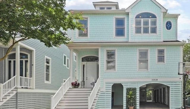 Peaceful waterfront retreat - sleeps 14. in Bethany Beach