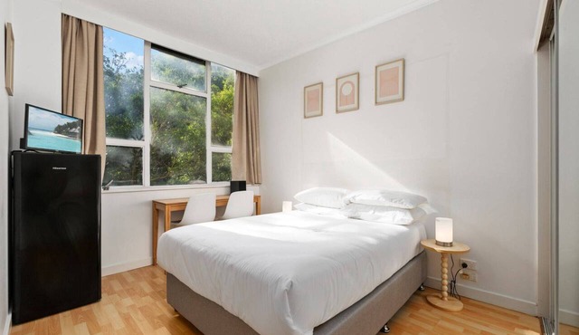 Perfectly Located Studio by Rushcutters Bay Park in Darling Point