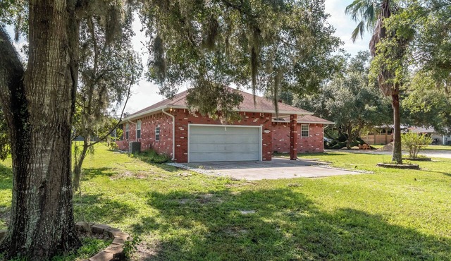 Pet friendly updated home close to HITS, WEC, Rainbow Springs, and Devils Den!