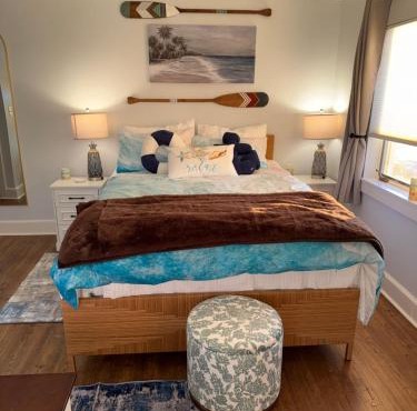 Pet friendly waterfront condo in Edgecomb