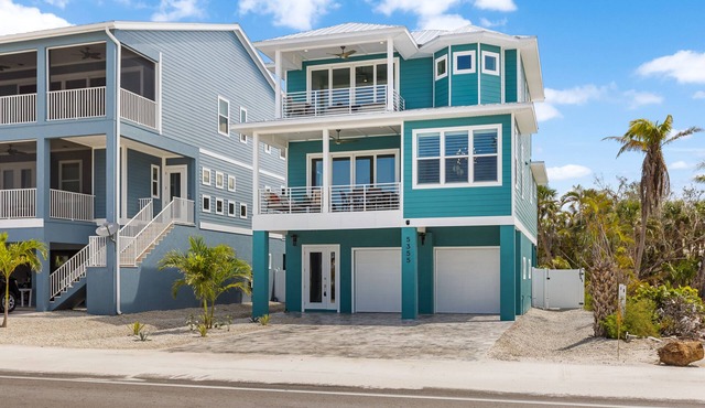 Pre Summer Get Away. MAY DISCOUNTED! FULL gulf views 220steps to the ocean. in Fort Myers Beach