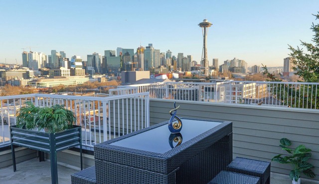 Premier Space Needle View - Walk Score 95 - Free Parking in Seattle