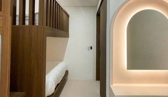 Premium Ivory & Wood Stay with an Indoor Bath in Seoul