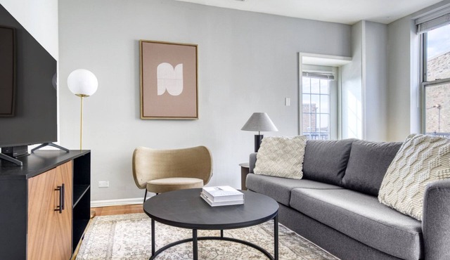 Premium Lakeview 2BR w/Patio, W/D, walk to Wrigley Field, by Blueground in Chicago