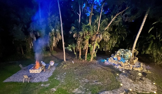 🔥 Private Hidden Gem w/ Hot Tub & Waterfall 10 miles from the Beach 🏖️ in Jupiter