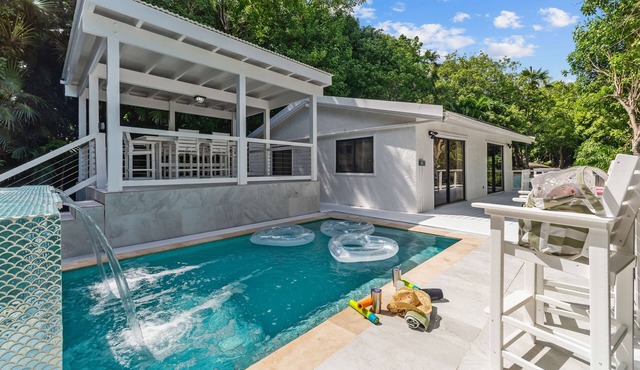 Private Pool | 2 Mins to Beach | Walk to Dining in St. Thomas