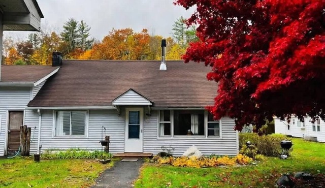 Quaint Cottage w/Peloton & Sauna near Hiking in Mount Tremper