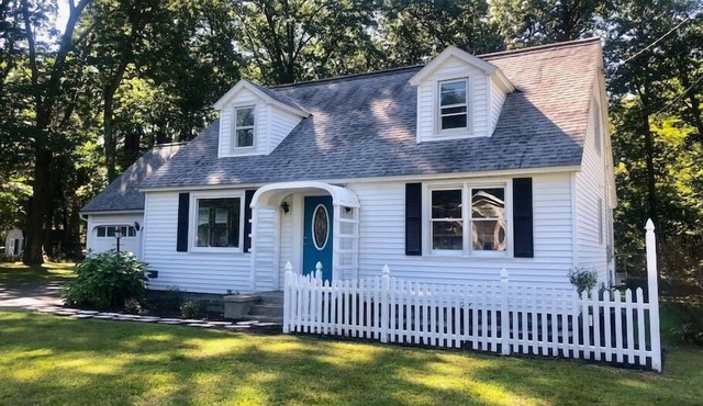 🌲Quiet Bliss: Upstate NY Forest Getaway 🦌 in Schenectady