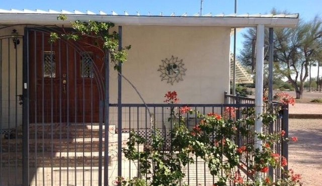 Quite Charming Updated 2 bedroom/1 bath home in Apache Junction, AZ in Apache Junction