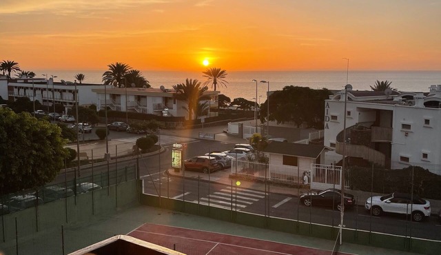 Recently renovated corner apartment with great sea views!