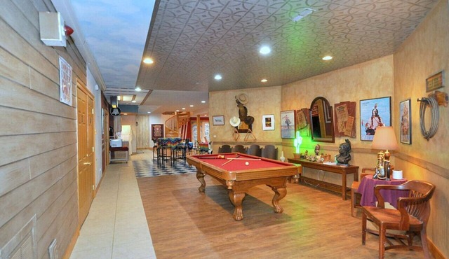 Redbud Keep - move theater, wifi, golf, view, recreation center access, grill in Hedgesville