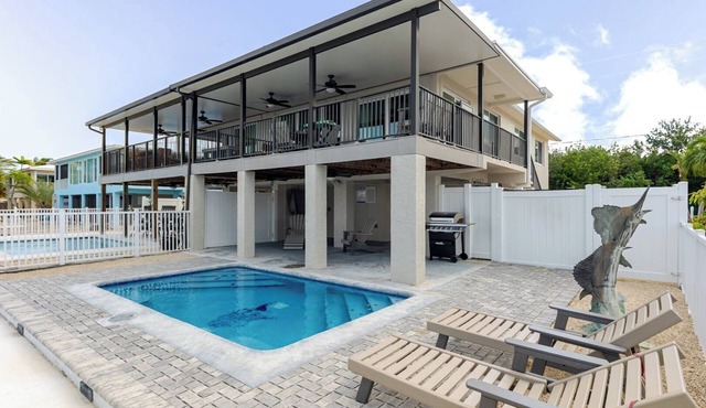 Reel Paradise I - 2bed/2bath half duplex with private pool & dockage in Marathon