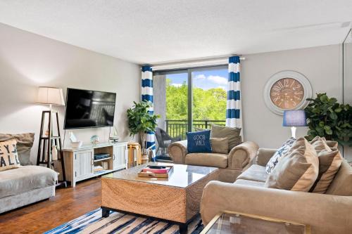Relax By Pool: Harbour Town Resort Condo in Hilton Head Island